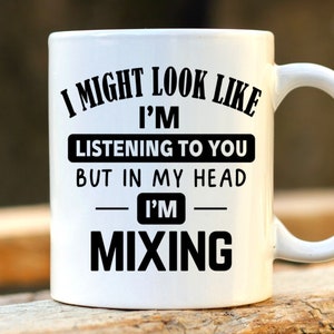 Tazza da mixaggio "In My Head" - Tazza regalo per DJ, regali personalizzati per uomini, sottobicchieri per DJ, disc jockey, la migliore tazza da DJ, "In My Head"