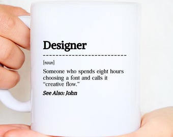Tazza con definizione del nome di un designer: tazza personalizzata, regalo divertente per grafici, tazza da caffè creativa, regalo personalizzato per artisti o colleghi