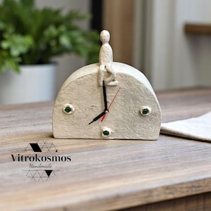 Orologio da tavolo fatto a mano con la macchina della carta