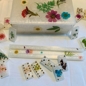 Dried Flowers w/Pearl Background Domino Box Set