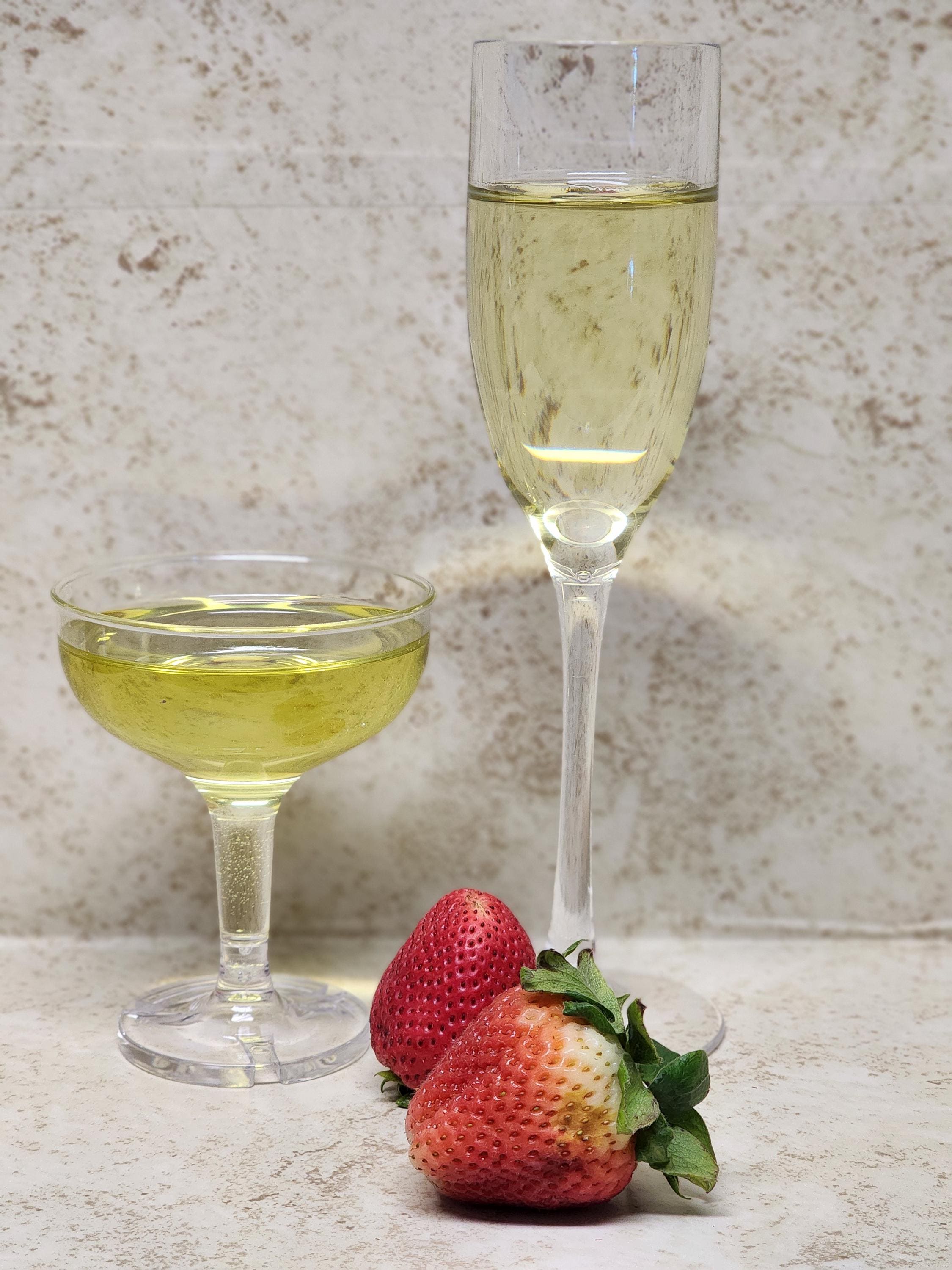 Fake Champagne or Wine / You choose the cup!