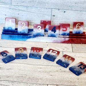 Juego de rummy / Rummikub rojo, blanco y azul / 4, 6 u 8 jugadores