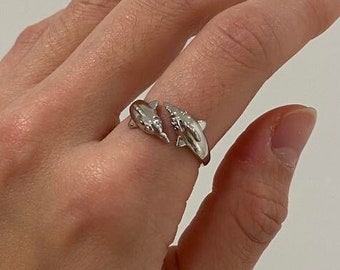 Sterling Silber Delfin Ring, Doppel Fisch Ring, Ozean-Liebhaber Geschenk, verstellbarer stapelbarer Ring Meerestierring, zierlicher Fisch Schmuck