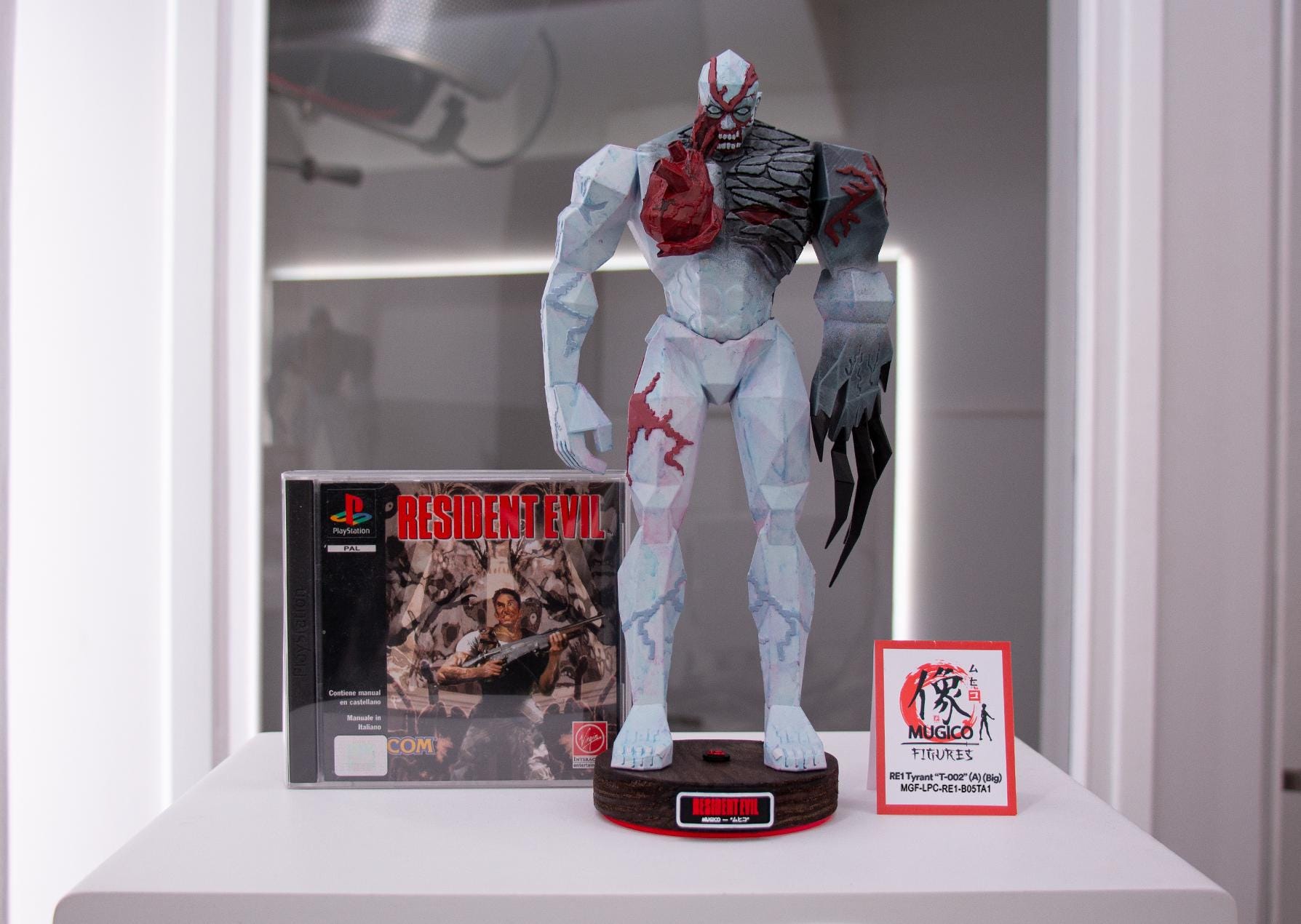 バイオ　RESIDENT EVIL TYRANT フィギュア Amazon.com: Numskull Resident Evil Tyrant T-002 Figure 9'' 23cm