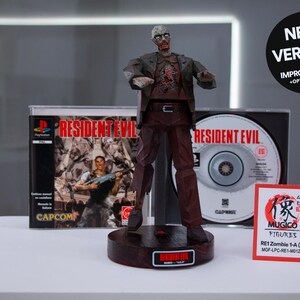 RE1 ZOMBIE 1-A (green Coat) Figure (big Size) [RESIDENT EVIL