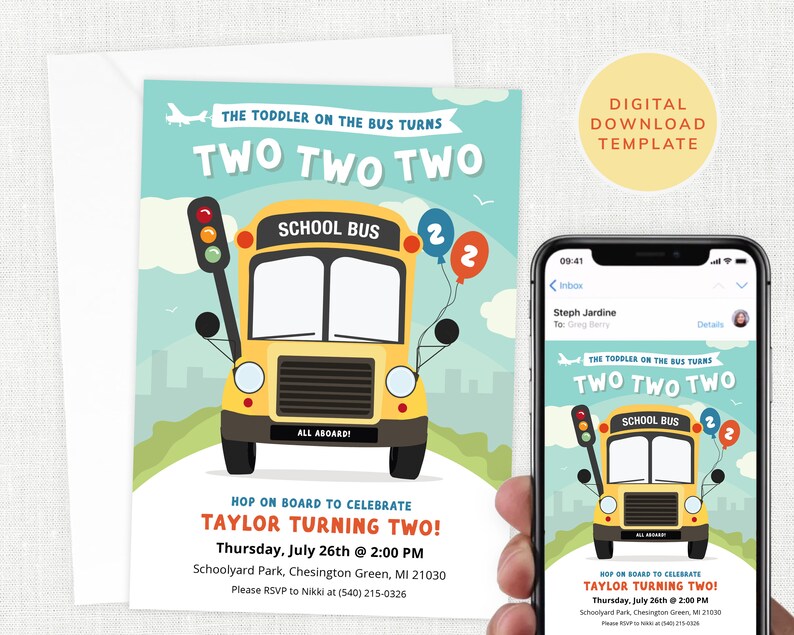 K&ouml;nnte beinhalten: Eine digitale Einladung zu einer Kindergeburtstagsparty f&uuml;r ein zweij&auml;hriges Kind. Die Einladung zeigt einen gelben Schulbus mit den Worten "The Toddler on the Bus Turns Two Two Two" und "School Bus" darauf. Die Einladung enth&auml;lt auch den Text "Hop on board to celebrate Taylor Turning Two!" und Details zur Party, einschlie&szlig;lich Datum, Uhrzeit und Ort.