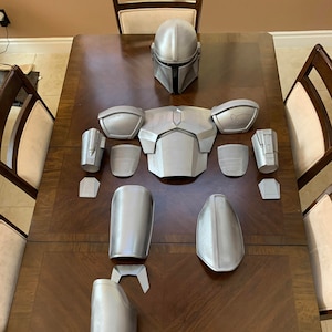3D-geprint Mandalorian Beskar-pantser *VOLLEDIGE SET* (inclusief helm) geschuurd en geverfd