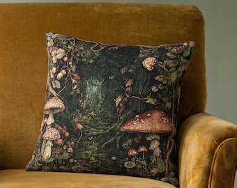 Cojín tejido con estampado de bosque de setas Goblincore, cojín tapiz estilo cottagecore oscuro, detalle decorativo de bruja del bosque.