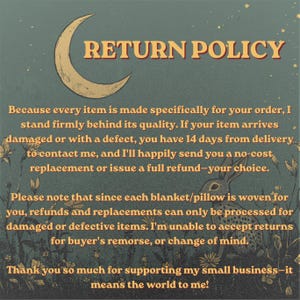 以下が含まれることがあります： オレンジ色のテキストで「RETURN POLICY」と書かれたダークグリーンの情報グラフィック。三日月とウサギのイラストが描かれています。テキストには、破損または欠陥のある商品に対する14日間の返品・交換ポリシーが記載されており、交換または返金が可能であることが示されています。