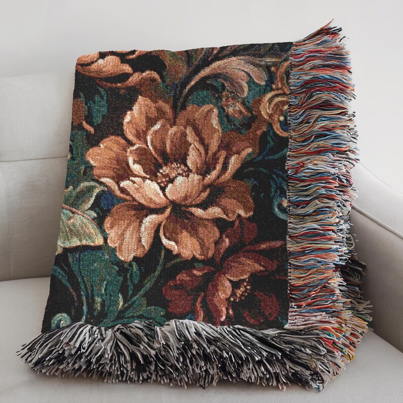 Manta tejida Luna Moth, manta floral gótica melancólica, decoración Dark Academia, tapiz tejido barroco imagen 16