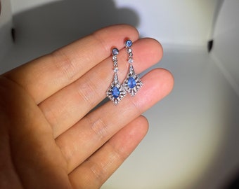 Örhängen i sterlingsilver med blå safirer och 925 stycken
