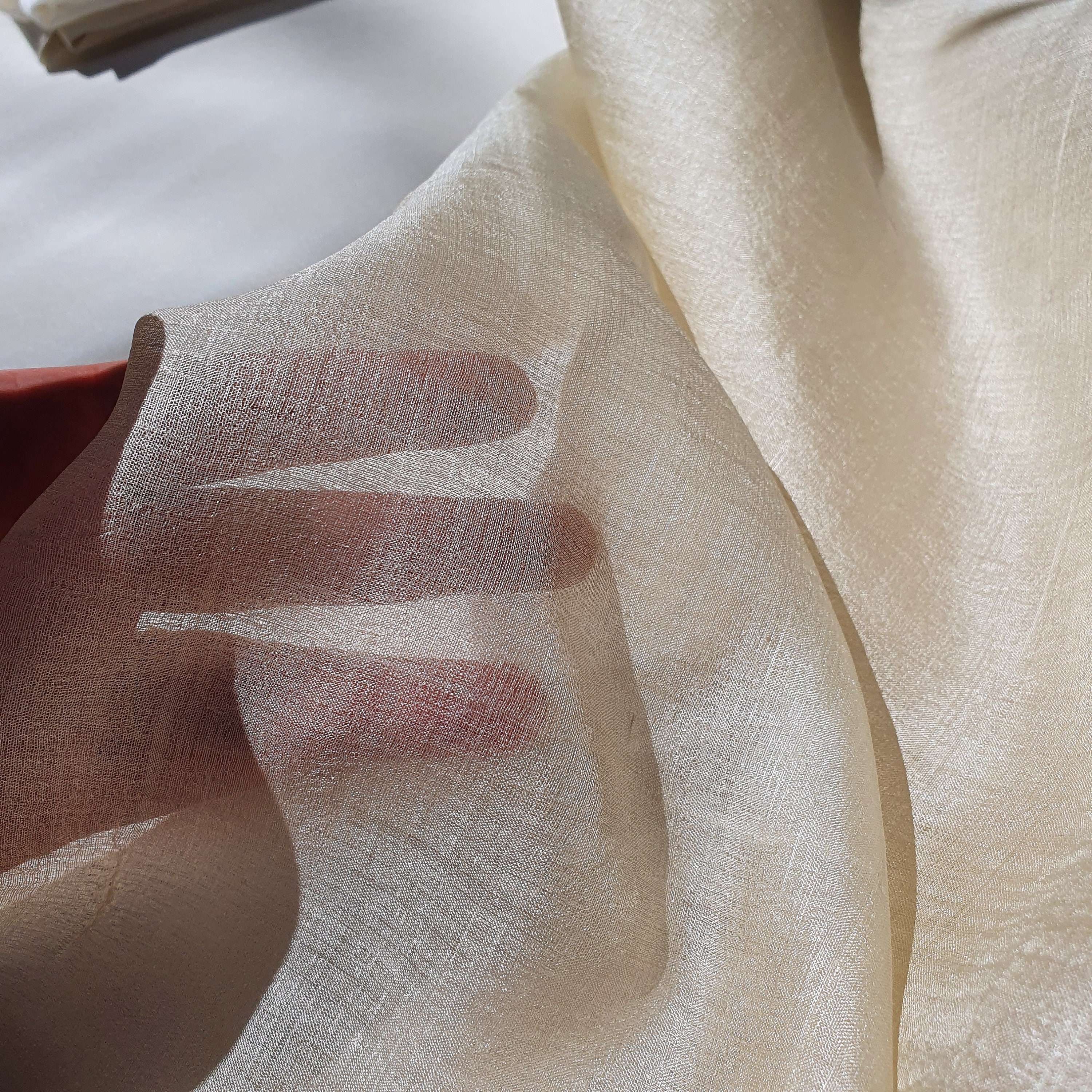Soie sauvage (peace silk) dans sa couleur naturelle, à teindre - Fibre Bio