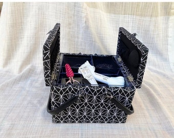 Cesta de costura cuadrada grande diseño sashiko con tapas gemelas y bandeja superior de plástico, caja organizadora de costura con kit de accesorios sashiko