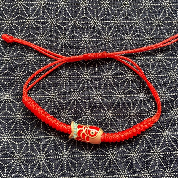 Bracelet de poisson koi en fil rouge unisexe minimaliste, bracelet de protection de noeud chinois réglable rouge, charme de poisson koi bonne chance