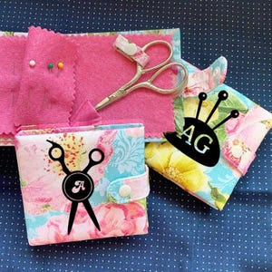 Customized floral needle book with felt pages, snap closure, scissor, pins, safety pins and needles, Fabric needlecase, Sewing accessories