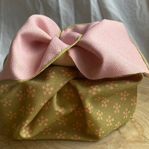 Tokiiro reversibile rosa ed ecru con manico rotondo in legno, furoshiki giapponese in poliestere double face, confezione in tessuto riutilizzabile