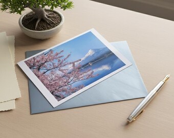 Tarjeta de felicitación japonesa con el monte Fuji y los cerezos en flor, con sobre; tarjeta navideña con la imagen del cerezo en flor; postal de aniversario.