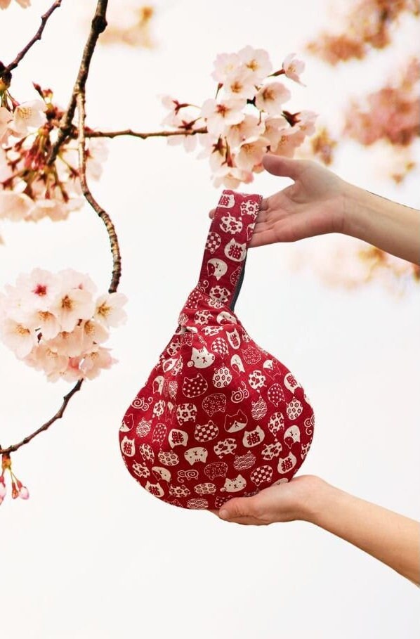 Kanzashi japonés para el cabello con flores rosas y piedras