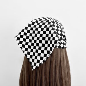 Geruite katoenen driehoekige hoofdband - zwart en wit, geblokt, elastische haarsjaal, retro, casual