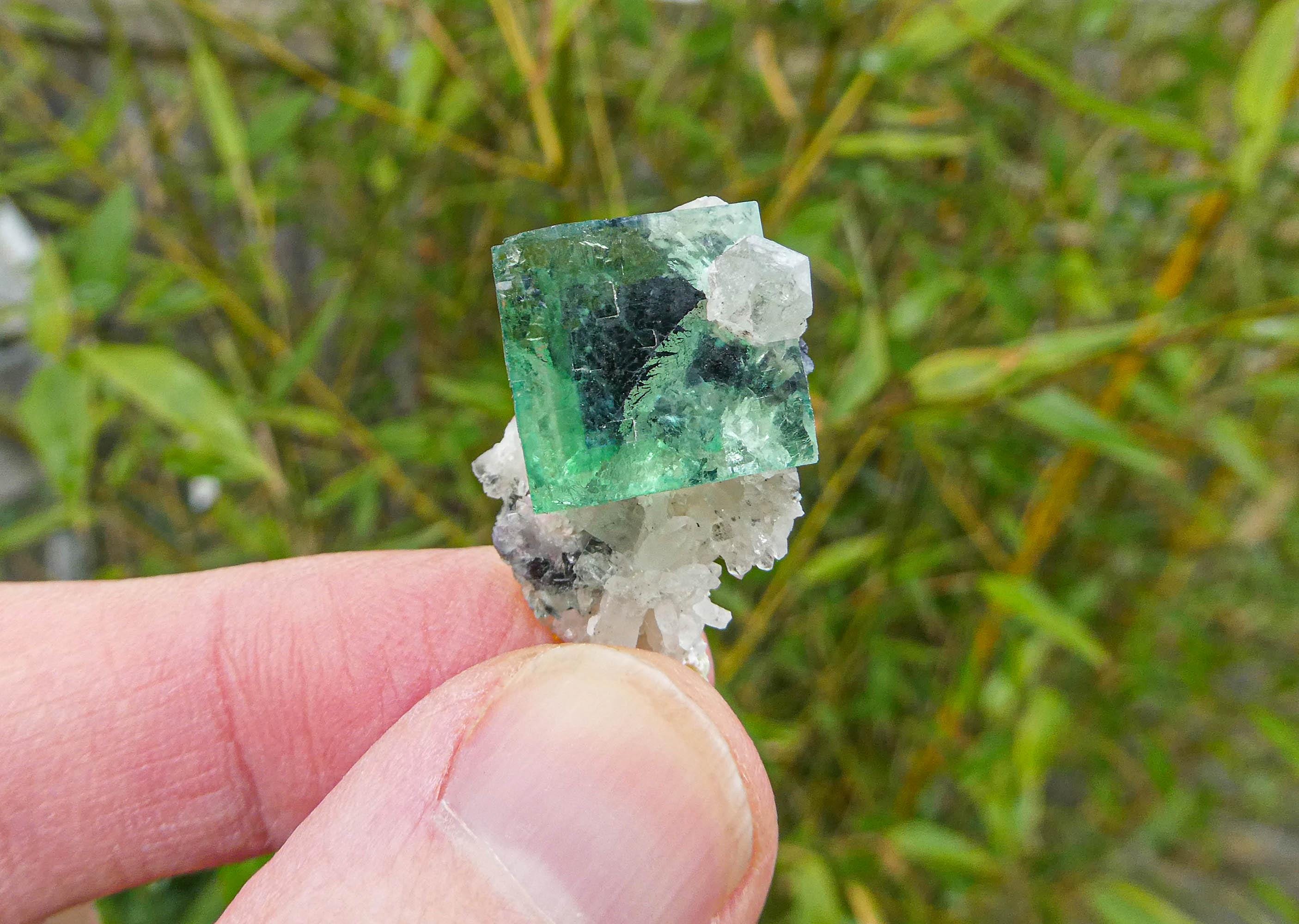 緑色の石英に蛍石 緑色の石英に蛍石 楽天市場】フローライト 原石 蛍石 Fluorite