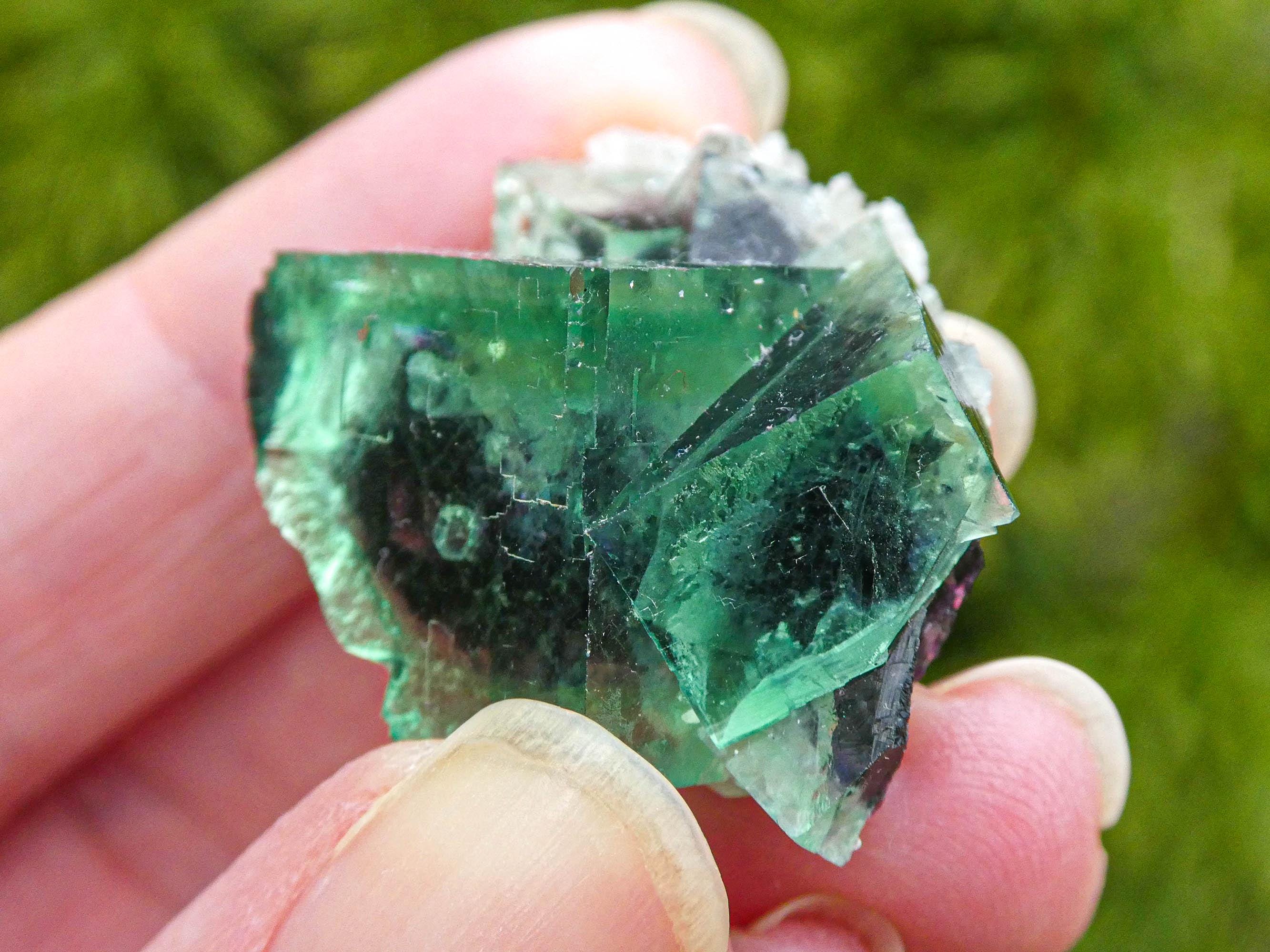 緑色の石英に蛍石 国産鉱物 緑色玉髄 蛍石共生