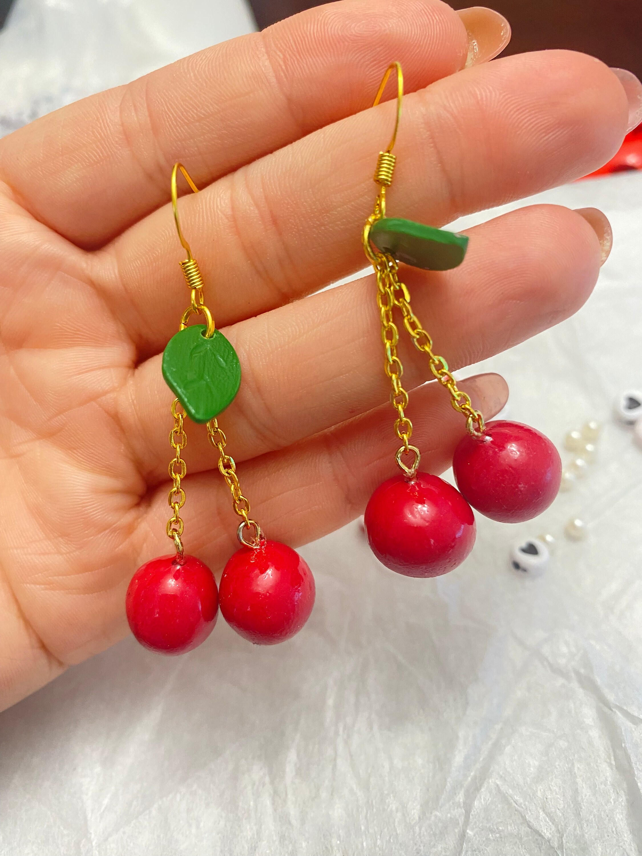 Boucles D'oreilles Pendantes Cerises – Cristal Rouge Et Feuilles Dorées, Plaqué Or, Pour Femme Et Fille