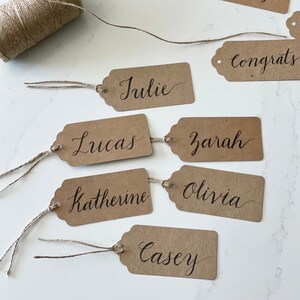 Etiquettes cadeaux calligraphie | Porte-noms avec inscription | Étiquettes-cadeaux personnalisées | Étiquettes-cadeaux manuscrites | Etiquettes pour mariage | Étiquettes kraft pour cadeaux
