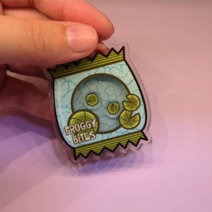 Gummy froggy snacks | Acrylic shaker with 3 small inside charms | Froggy bites