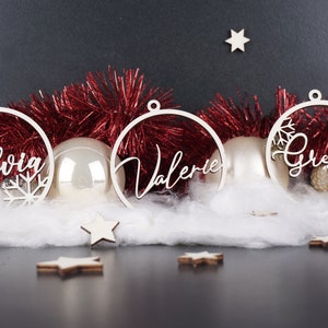 Personalized Christmas tree decorations - Christmas decorations with names made of wood - Wooden Christmas tree balls - Personalized Christmas ball