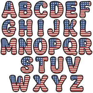 Könnte beinhalten: Ein vollständiger Satz von sechsundzwanzig Buchstaben des Alphabets von A bis Z, jeder in einer fetten, abgerundeten Schriftart, gefüllt mit dem Muster der Flagge der Vereinigten Staaten, inklusive blauem Feld mit weißen Sternen und roten Streifen.
