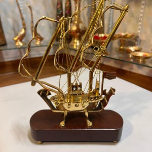 Handcrafted Brass Sailboat Model on Wooden Base – Nautical Ship Decor for Office Desk, Home Shelf, Maritime Gift, Vintage Art Collectible