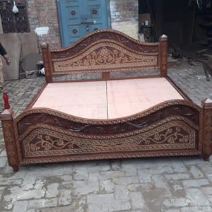 King-Size-Holzbett mit Konsolen-Spiegel-Set | Traditionelle Intarsien geschnitzte Schlafzimmermöbel | Custom Made Massives Sheesham Holz Bett Set