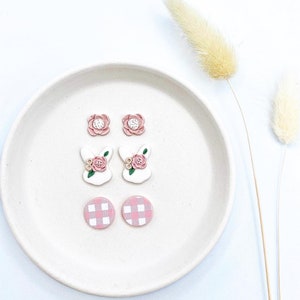 Floral Bunny Stud Set Clay Earrings/ handmade clay earrings/ easter earrings/ bunny earrings/ clay earrings / floral clay earrings