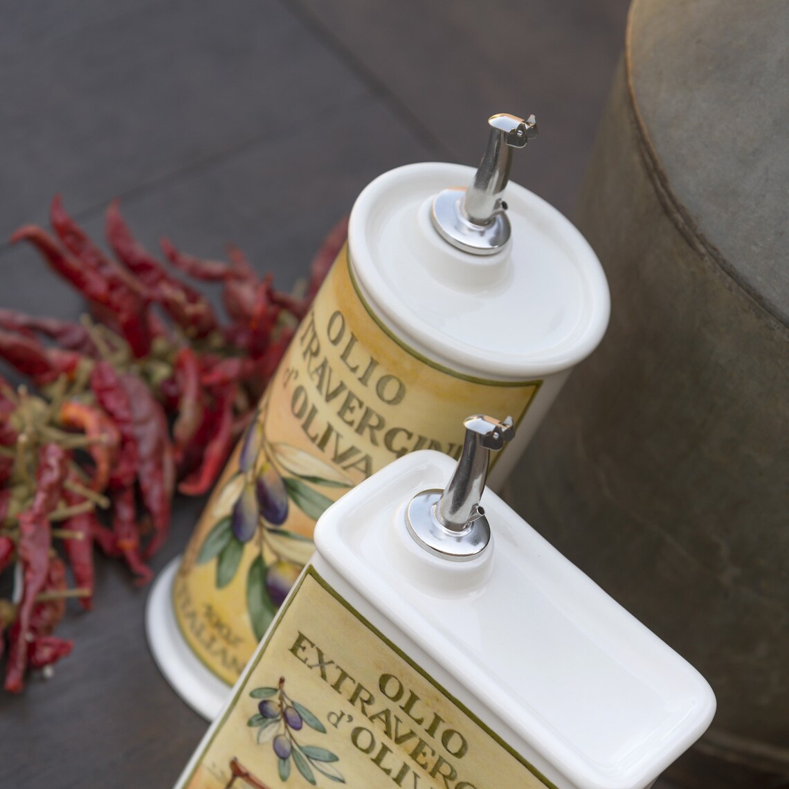 Oliera Excelsa Con Beccuccio - Vetro Decorato A Peperoncino, 473 Ml - Foto 2