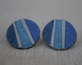 Round clips of handmade paper