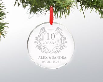 10. Jahrestag Personalisierte gravierte Glasverzierung, personalisierte Weihnachtsverzierung, Verzierungs-Hochzeits-Weihnachtsandenken, kundenspezifische Verzierung