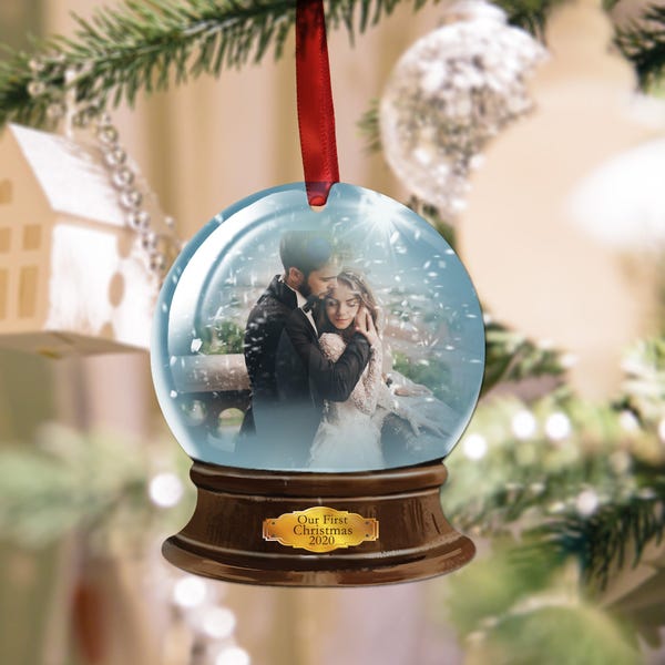 Adorno de bola de nieve de madera personalizado con foto de primer matrimonio para recuerdo, adorno navideño, adorno personalizado, decoración navideña.