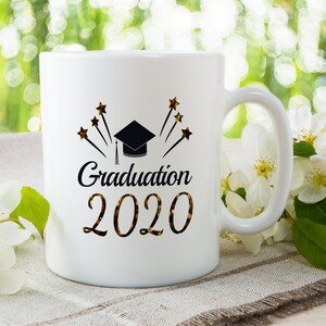 Graduación personalizada taza de café, regalo de graduación 2020, taza de grado personalizado, regalo de graduación superior, grado de la escuela secundaria, diploma, clase de 2020