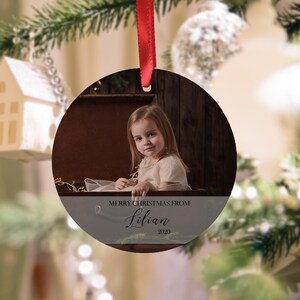 De gepersonaliseerde aandenken van het Ornament van de foto van het babyornament van het huwelijk, het Ornament van Kerstmis, het Ornament van de Douane.