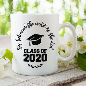 Taza de café de graduación personalizada, regalo de graduación 2020, taza de graduación personalizada, regalo de graduación de último año, graduado de la escuela secundaria, diploma, clase de 2020
