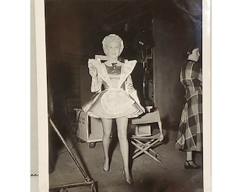 Original Vintage Betty Grable Backstage 4 x 5 B&W WORLD WIDE PHOTO Loco Dempsey