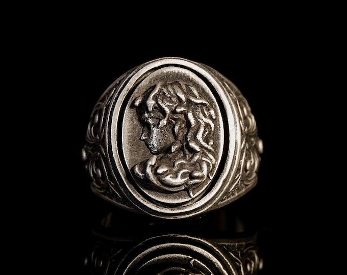 Sterling Silver Medusa Ring: Mythical Creature Jewelry
