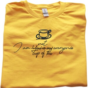 Koszulka „Not Everyone's Cup of Tea”, Koszulka z sarkastycznym humorem, Zabawna koszulka do ćwiczeń, Koszulka z oświadczeniem, Koszulka motywacyjna, Inspirująca, Humor do herbaty