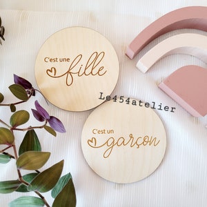 C'est une fille | C'est un garçon- baby announcement wood disk. Perfect prop for baby arrival or pregnancy announcement photo.