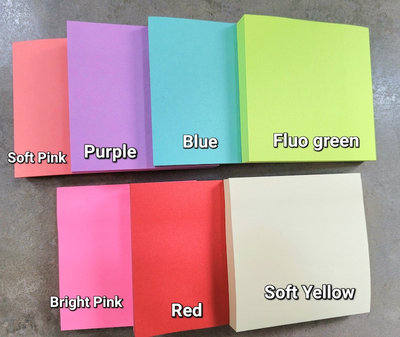 Peut inclure: Assortiment de notes adh&eacute;sives de diff&eacute;rentes couleurs dans des nuances de rose, violet, bleu, vert, rouge et jaune. Les notes sont &eacute;tiquet&eacute;es avec les noms des couleurs&nbsp;: Rose p&acirc;le, Violet, Bleu, Vert fluo, Rose vif, Rouge et Jaune p&acirc;le.
