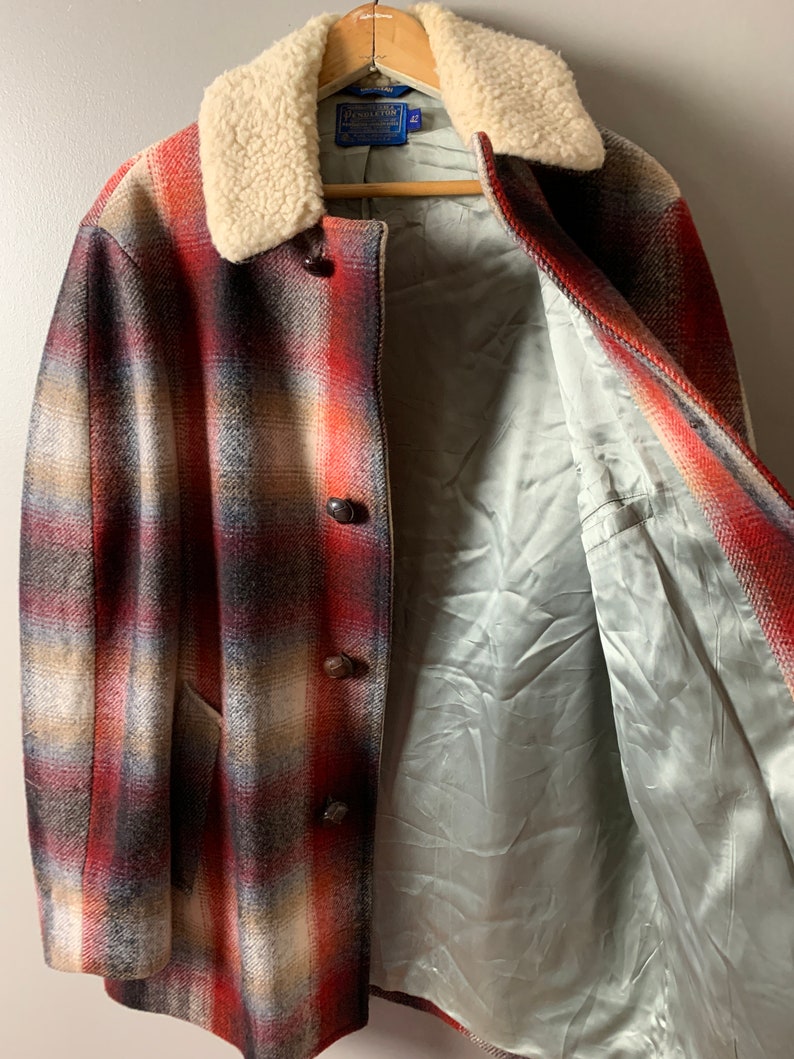 Large 70s Pendleton plaid coat1970s red made in the USA mens size 42 brown and gray wool plaid jacket with faux fur collar