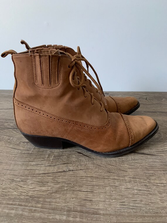 vintage Maine Woods tan leather booties//lace up 8