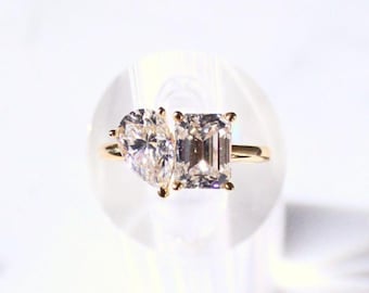 14k Gold Moissanite Toi et Moi Ring Sienna | Pear & Emerald Cut