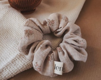 Organic muslin scrunchie | with floral pattern | no hair breakage | no headaches | beige