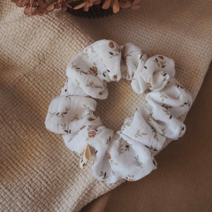 Scrunchie organic muslin | sustainable | soft and without hair breakage | floral pattern